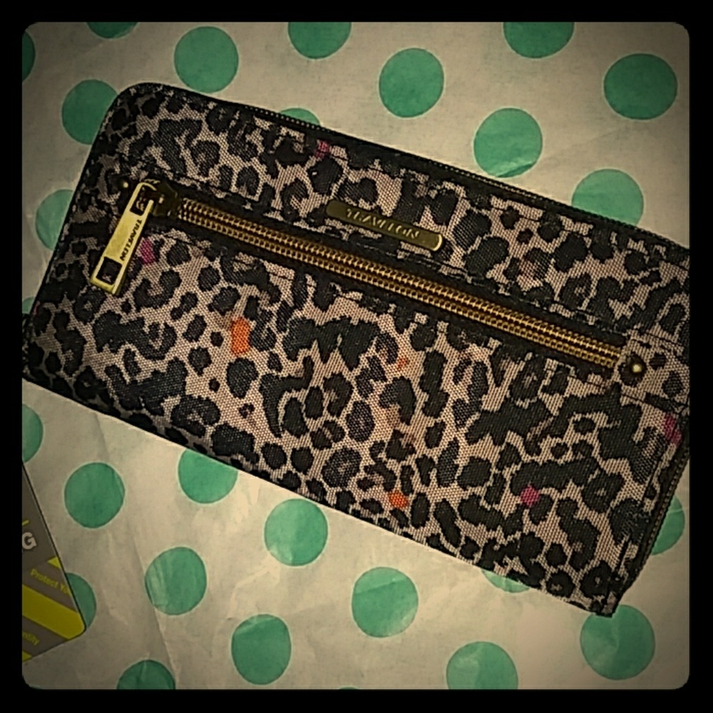 Travelon RFID wallet/wristlet